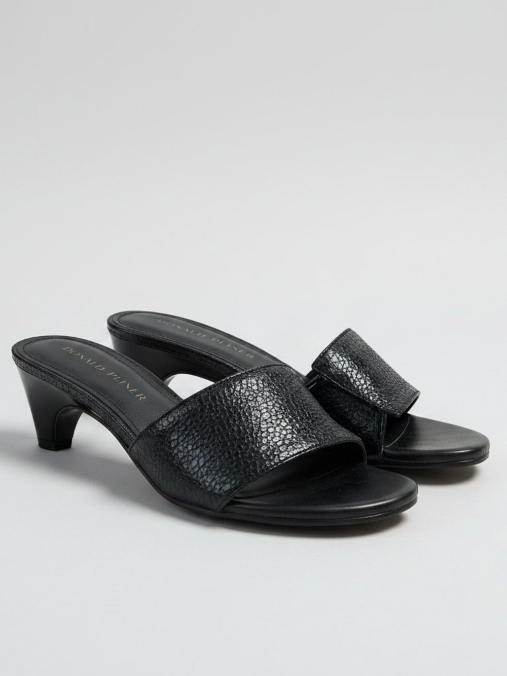 Donald J. Pliner black leather Vimm sandal, size 7, NEW IN BOX!